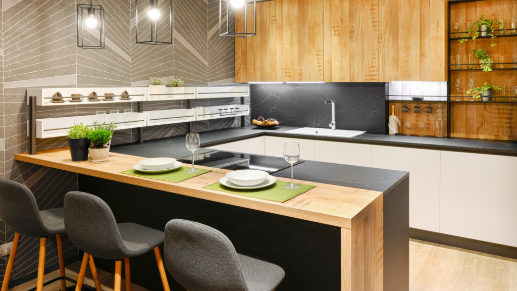 Cozinha com decoração moderna de acordo com as tendências de design de interiores para 2023
